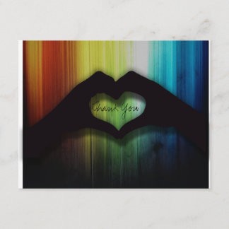 Tacka dig räcker hjärtor med regnbågeträ tack kort