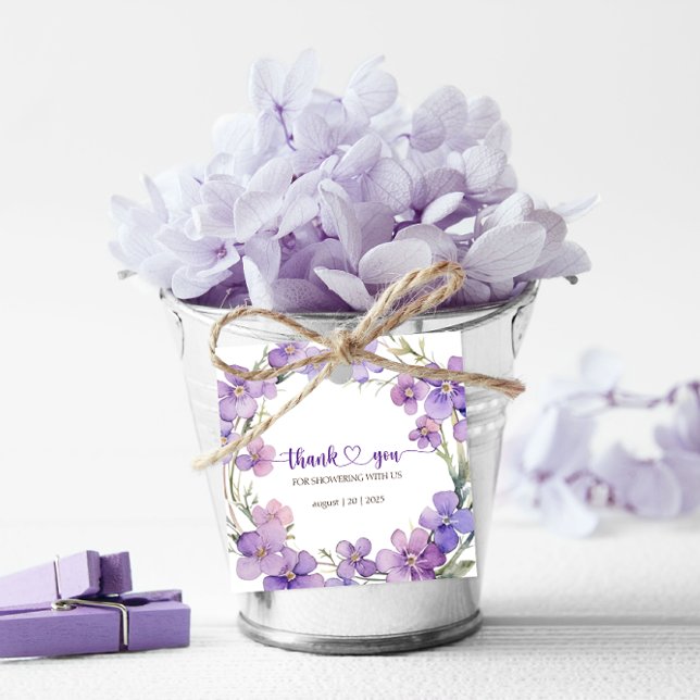 Tacken för den ömtåliga violetta babysknappen i vå gåvor etiketter (Spring Delicate Violet Baby Shower Thank You Favor Tags)