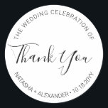 Tacken Natasha Handskriven Script Wedding Favor Runt Klistermärke<br><div class="desc">Använda dessa enkla, men ändå elegant, svarta och vita klistermärken på dina favoriter. Den minimalistiska designen har namn, bröllop och ord "Tack" skrivet i ett modernt sans serif-teckensnitt med ett handskrivet calligraphy-skript. Designad för att matcha min snyggt Natasha bröllop samling. Se till att bläddra bland de andra, samordna produkterna i...</div>