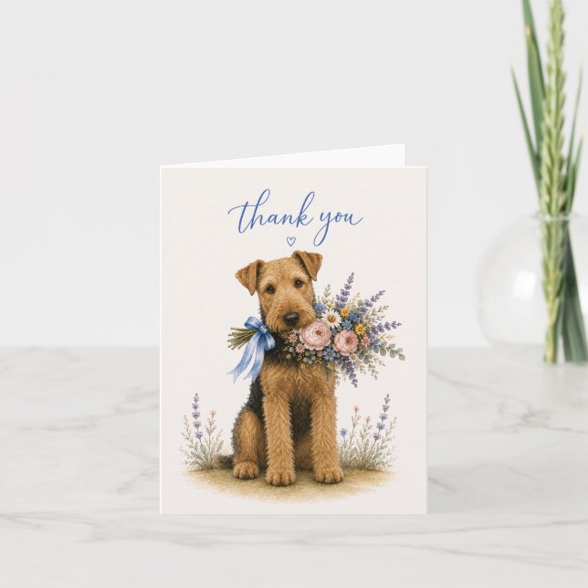 Tackkort med Airedale Terrier och blomsterbukett (Framsida)