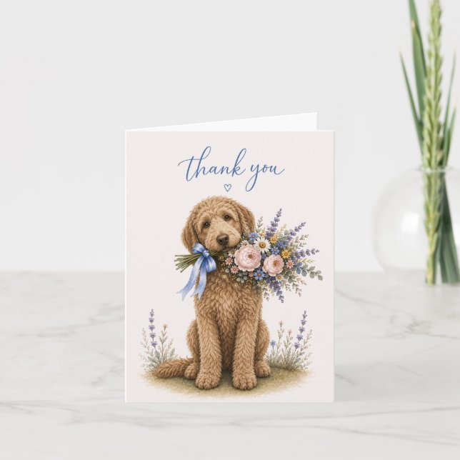 Tackkort med Goldendoodle och blomsterbukett (Framsida)