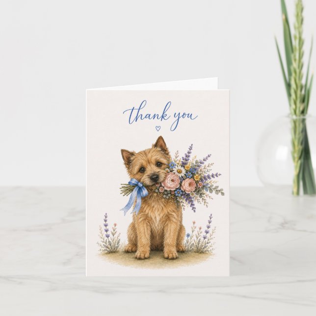 Tackkort med Norrwich Terrier och blomsterbukett (Framsida)