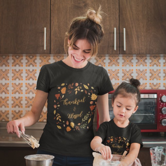 Tacksam & Salig Höstlöv Fall Thanksgiving T Shirt (Skapare uppladdad)