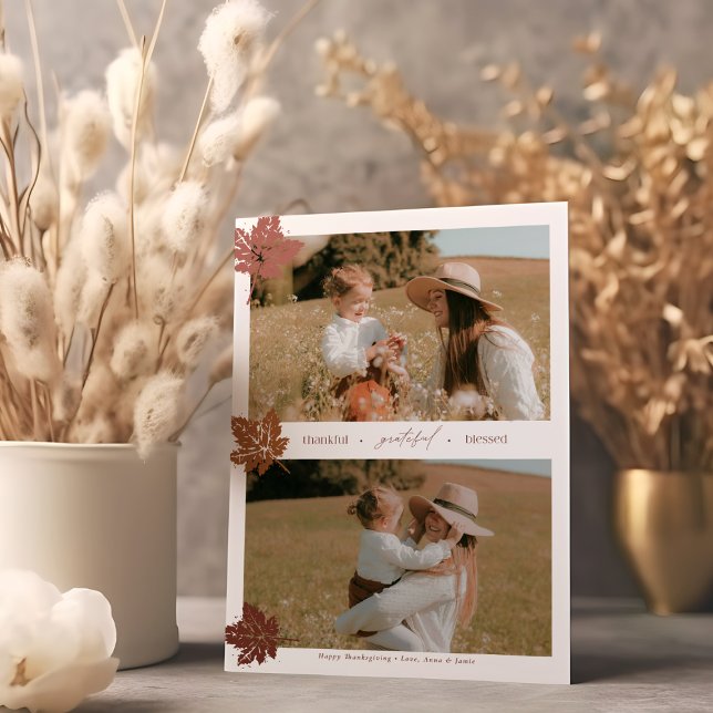 Tacksam, Tacksam, Välsignad Tackgivingsfoto Julkort (Thankful, grateful, blessed, Thanksgiving photo card shown standing up by gold and cream foliage)
