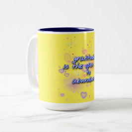 tacksamhet är en öppen dörr till överflöd Två-Tonad mugg