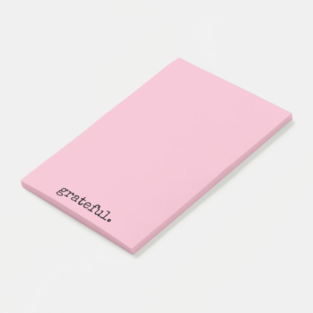 tacksamma typografi-pastellanteckningar efter rosa post-it block (Vinklad)