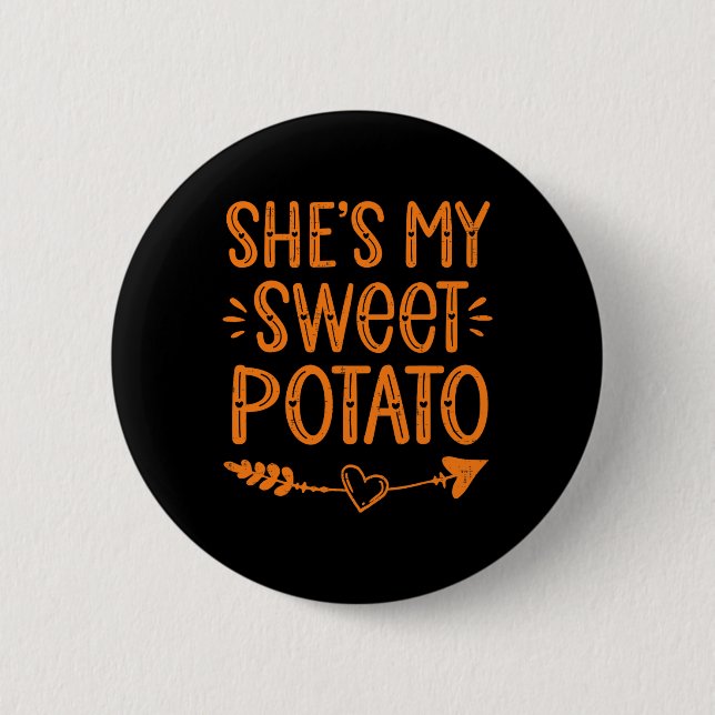 Tacksgiving Matchande Par Hon Är Min Söta Potatis Knapp (Framsida)