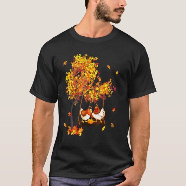 Tacksgiving Två Kycklingar Som Har Hatt Höst Träd  T Shirt (Framsida)