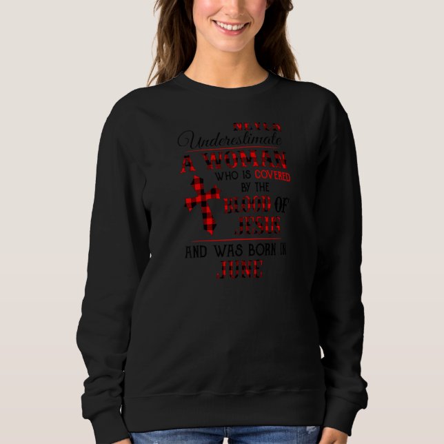 täckt av Jesus blod och föddes i juni T Shirt (Framsida)