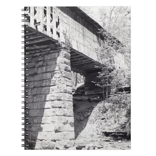 Täckt brygga anteckningsbok med spiral (Framsidan)