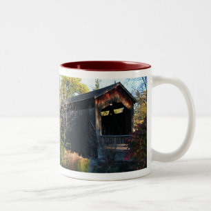 Täckt historisk Ada överbryggar kaffemuggen Två-Tonad Mugg