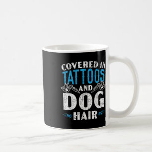 Täckt med tatueringar och Hund HH-tatuering p Kaffemugg