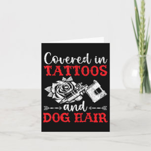 Täckt med tatueringar och Hund HH-tatuering p Kort
