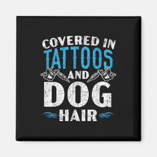 Täckt med tatueringar och Hund HH-tatuering p Magnet