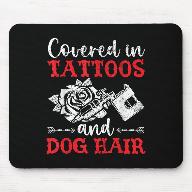 Täckt med tatueringar och Hund HH-tatuering p Musmatta (Framsidan)
