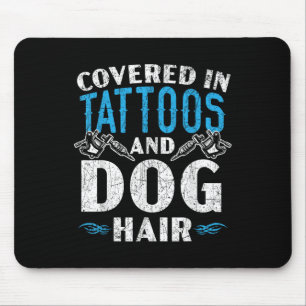 Täckt med tatueringar och Hund HH-tatuering p Musmatta