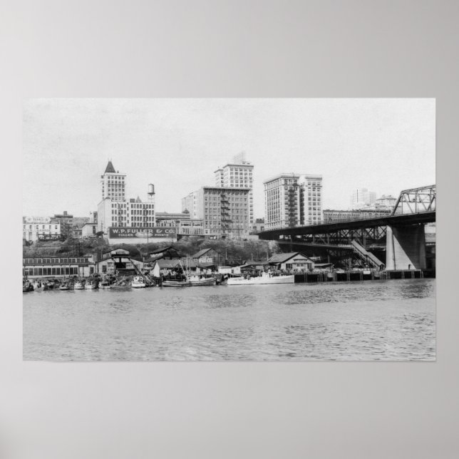 Tacoma, WA - Skyline View of Downtown Poster (Framsidan)
