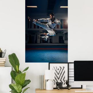 Taekwondo-Atlet som Utför Flygande Sidokick Poster