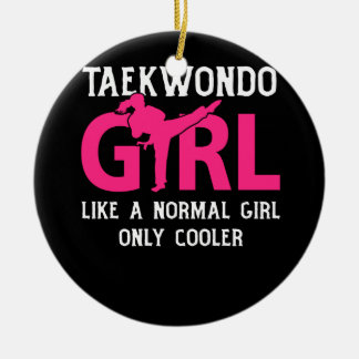 Taekwondo Girl som en vanlig flicka som bara kyler Julgransprydnad Keramik