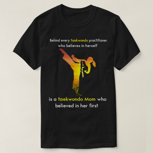 Taekwondo Mamma som trodde på sin första T Shirt (Design framsida)