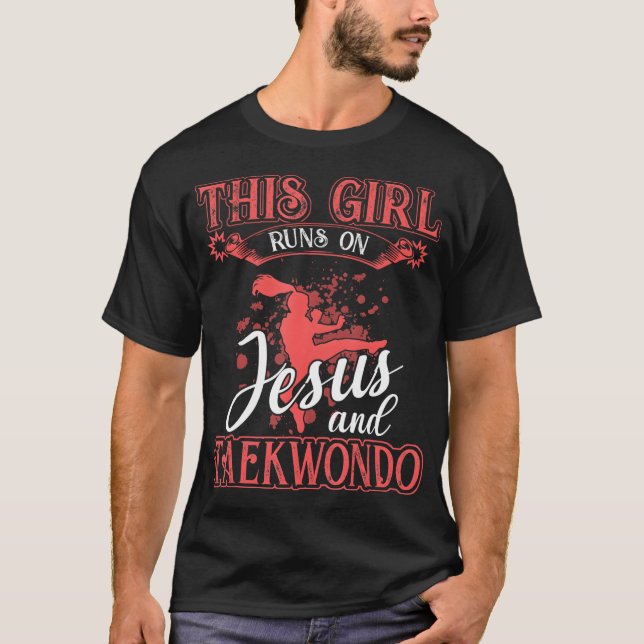 Taekwondo this Girl Springa på Jesus och Taekwondo T Shirt (Framsida)