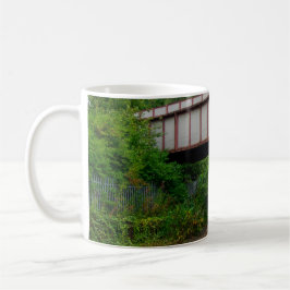 Tåg på väg mot Colne lämnar Burnley Barracks Railw Kaffemugg