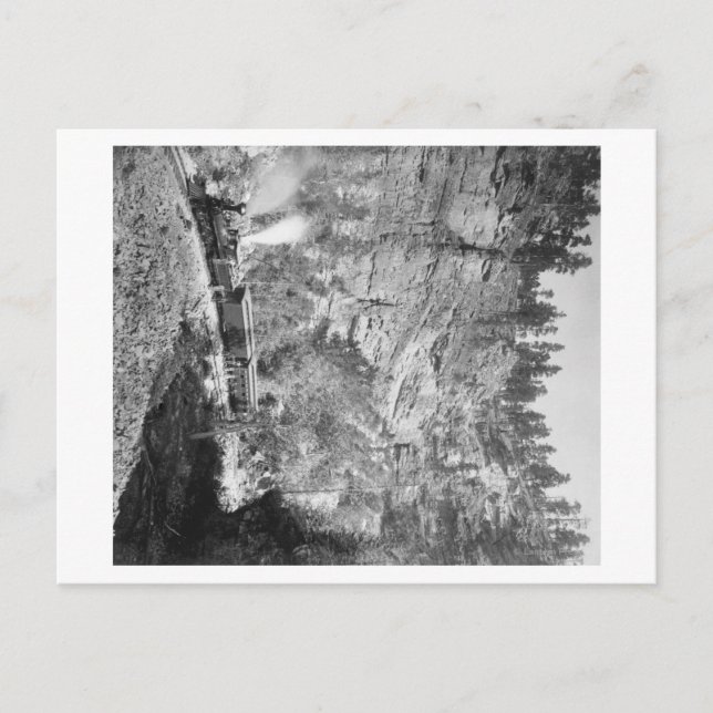 Tåg passerar genom Elk Canyon nära Vykort (Framsida)