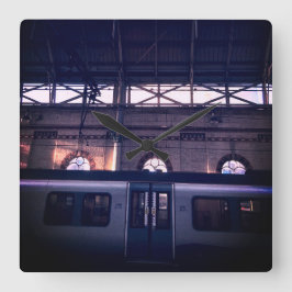 Tåg sida fyrkantig klocka