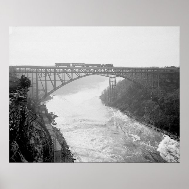 Tåg som korsar Niagarafloden, 1910. Gammalt foto Poster (Framsidan)