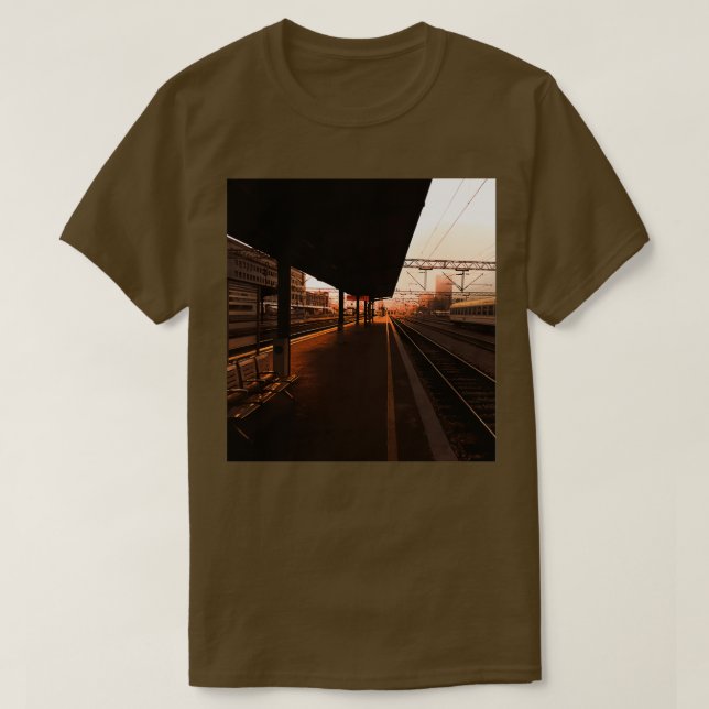 Tåg Station Sunrise T Shirt (Design framsida)