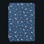 Tagning av stjärnor, blå vattenfärg iPad mini skydd<br><div class="desc">En vacker design med en marin blå vattenfärgsbakgrund och skjutstjärnor mönster. Perfekt design för en baby-daghem,  nyfödda baby-gåvor,  babyduschgåvor eller gåva till andra särskilda tillfällen. Besök vår butik för att visa hela vår samling.</div>