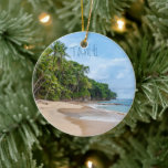 Tahiti Sand Beach Blå himmel Handflatan Träd Julgransprydnad Keramik<br><div class="desc">Tahiti Sand Beach Blå himmel Handflatan TreesVacksam sandstrand med blå himmel och grönt handflatan träd.  Det här är en semesterplats som alla skulle ha kärlek.  Om du är redo att vara någonstans på en strand,  suger upp fotot och drömmer om att vara där.  Perfekt souvenir-gåva.</div>