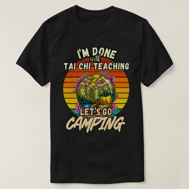 TAI CHI-LÄRARE OCH KAMPKONSTRUERINGSKLASSIK FÖR VI T SHIRT (Design framsida)