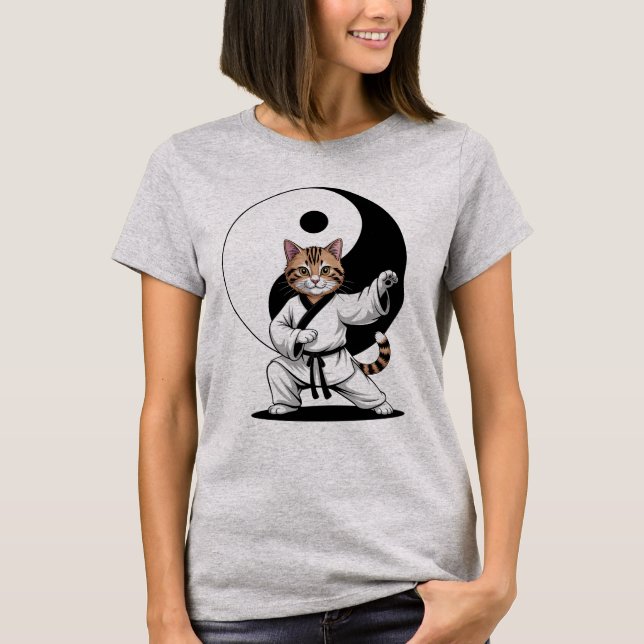 Tai Chi Master Tabby Cat Yin Yang T Shirt (Framsida)