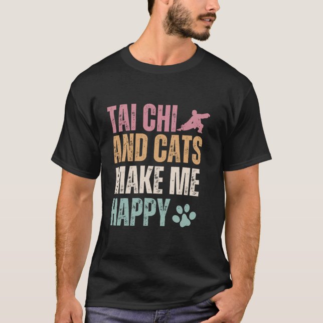 Tai Chi och katter gör mig Lycklig funny T Shirt (Framsida)