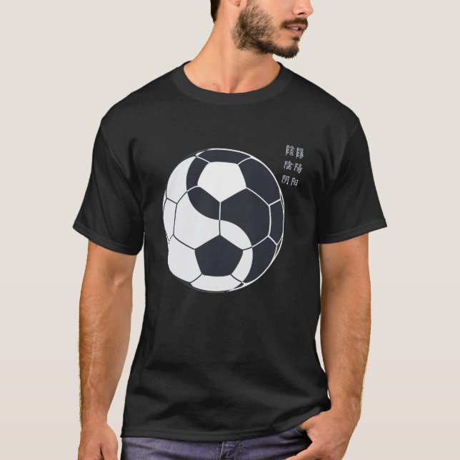 Tai Chi Soccer Yin, Yang, Qi Gong, Chinese Artwork T Shirt (Framsida)