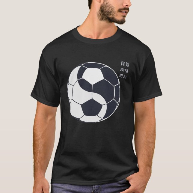 Tai Chi Soccer Yin, Yang, Qi Gong, Chinese Artwork T Shirt (Framsida)