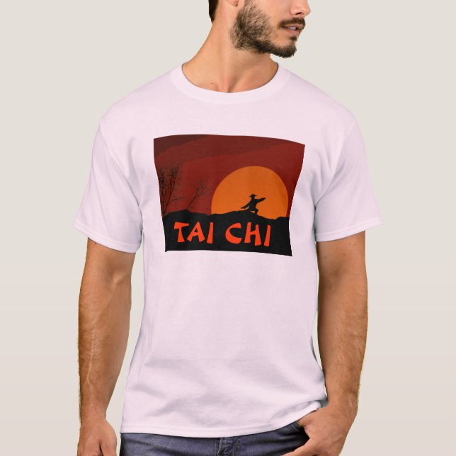 TAI-CHISOLNEDGÅNG TEE (Framsida)
