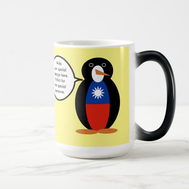 Taiwanesiska eller kinesiska Talande Fru Pingvin P Magisk Mugg (Höger)