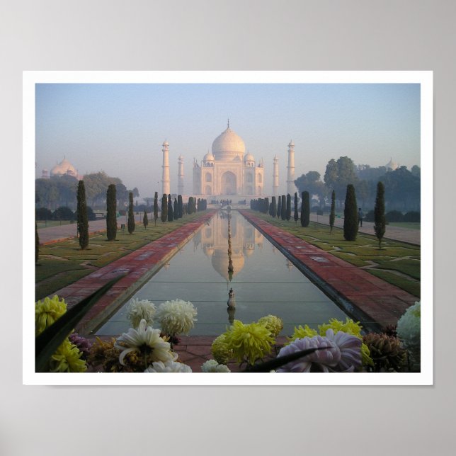 Taj Mahal Mausoleum vid Sunrise Poster (Framsidan)