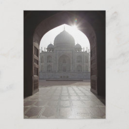 Taj Mahal ramlade genom dörren till Vykort