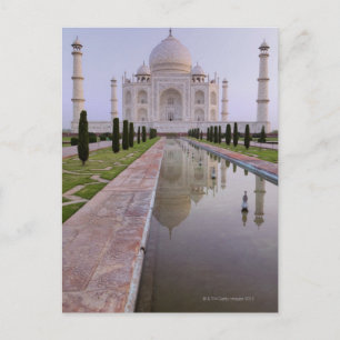 Taj Mahal speglades perfekt i det stilla Vykort
