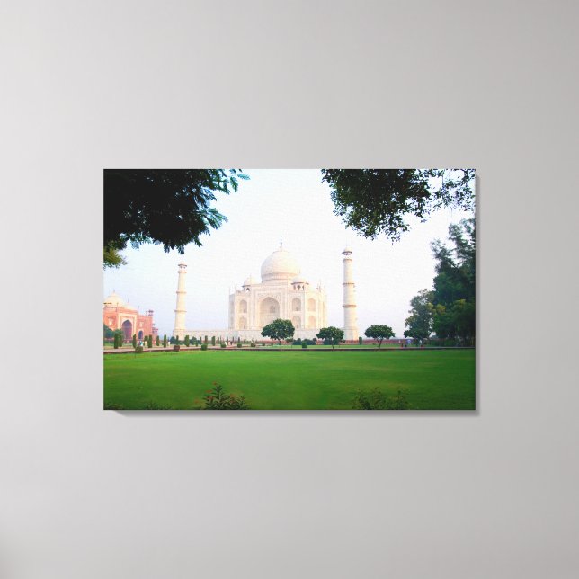Taj Mahal vid soluppgången var en av de stora " Canvastryck (Framsida)