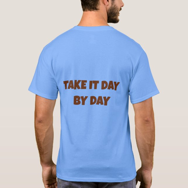 Take It Day By Day Typografi Herr Blå T-Shirt (Baksida)