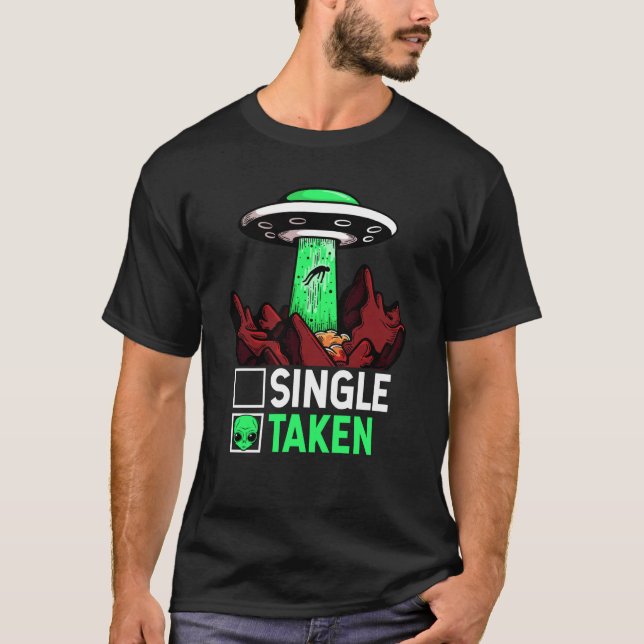 Taken Valentine's Day Roses Date Night Aliens Spac T Shirt (Framsida)