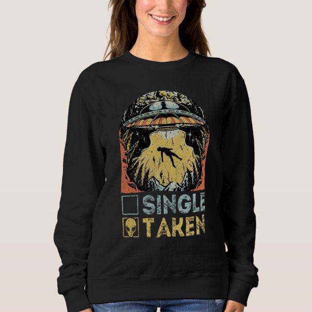 Taken Valentine's Day Roses Date Night Flowers Fun T Shirt (Framsida)