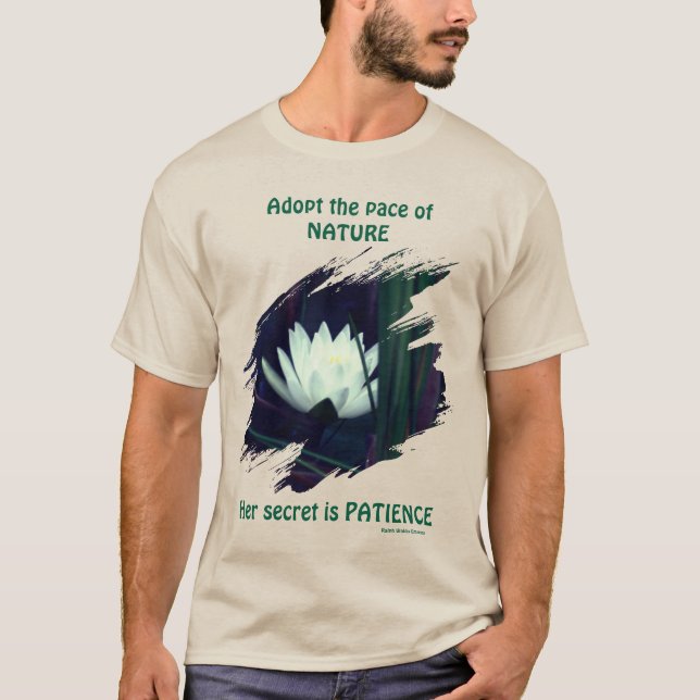 Tålamod Emerson Inspirerande Citat Lotus  T Shirt (Framsida)