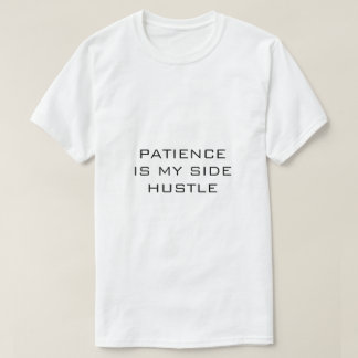 TÅLAMOD HETER MIN BISTÅNDSYRKESAK Vit T Shirt