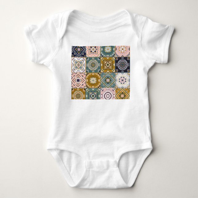 Talavera Indian: Patchwork, Ethnic Mosaic. T Shirt (Framsida)