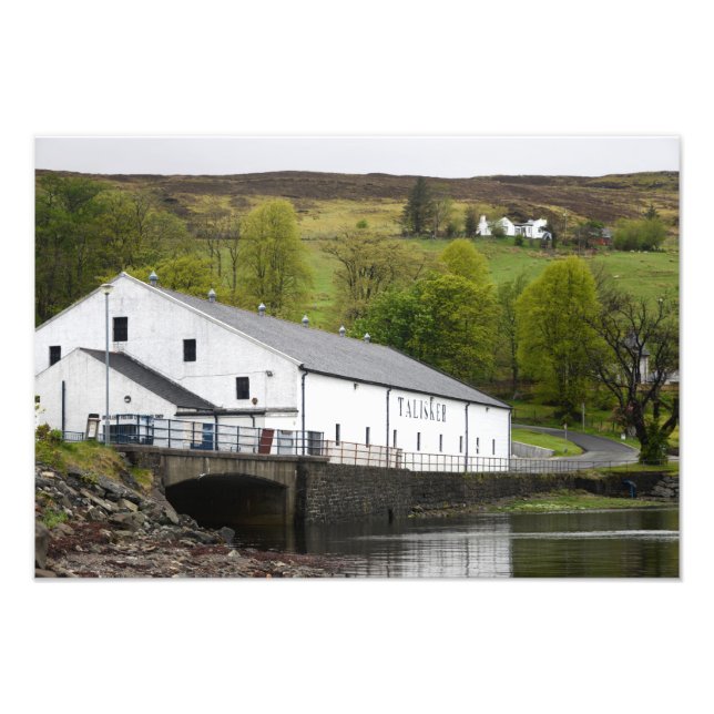 Talisker whisky-destilleri på Skye, Skottland Fototryck (Framsidan)
